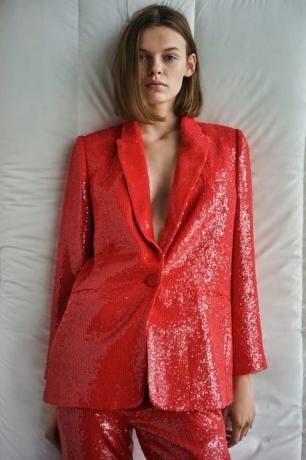 Claudia Winkleman bærer rød Zara-paljette til Strictly lancerings-show 